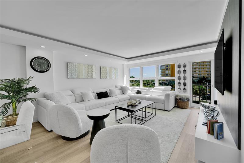 Image 7 of 47 For 405 Ocean Boulevard  306