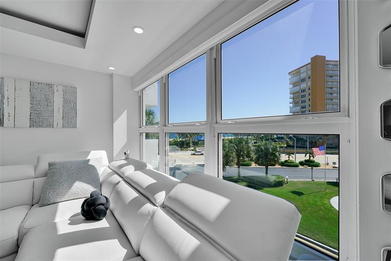 Image 9 of 47 For 405 Ocean Boulevard  306