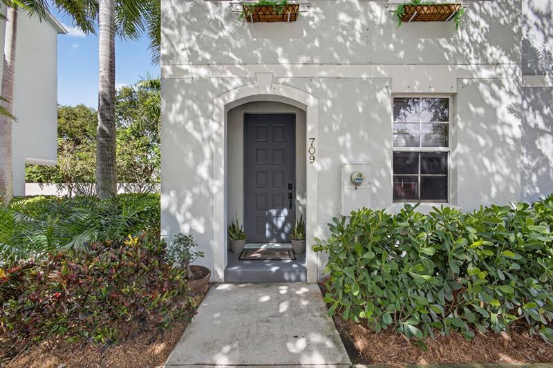 Image 2 of 75 For 709 N St  