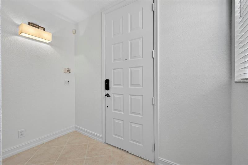 Image 20 of 75 For 709 N St  