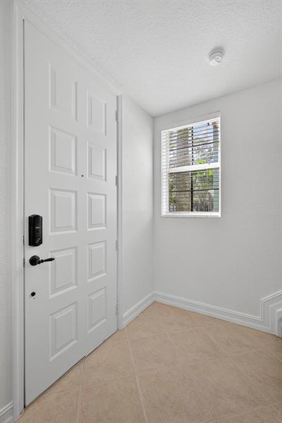 Image 21 of 75 For 709 N St  