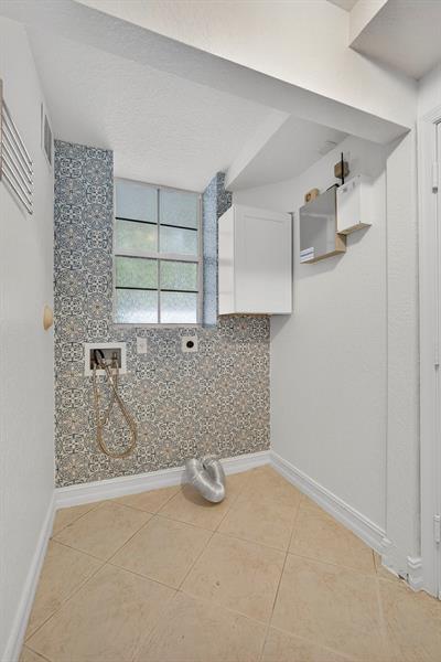 Image 23 of 75 For 709 N St  