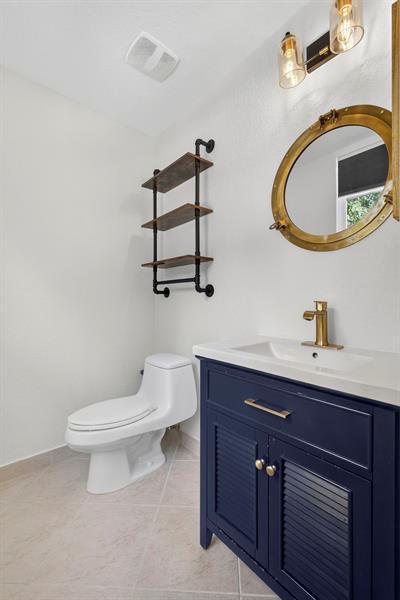 Image 25 of 75 For 709 N St  