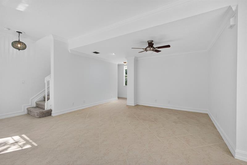 Image 30 of 75 For 709 N St  