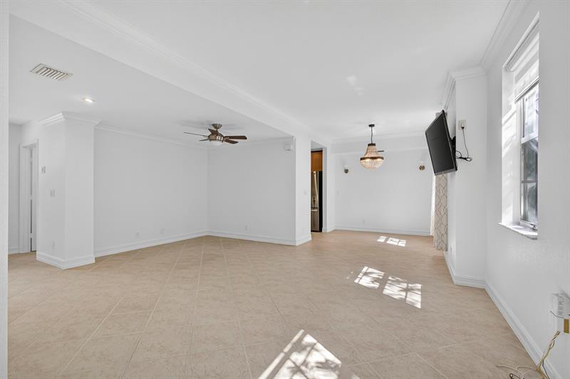 Image 31 of 75 For 709 N St  