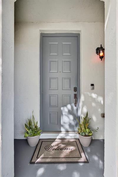 Image 4 of 75 For 709 N St  