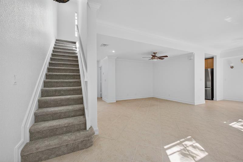 Image 40 of 75 For 709 N St  