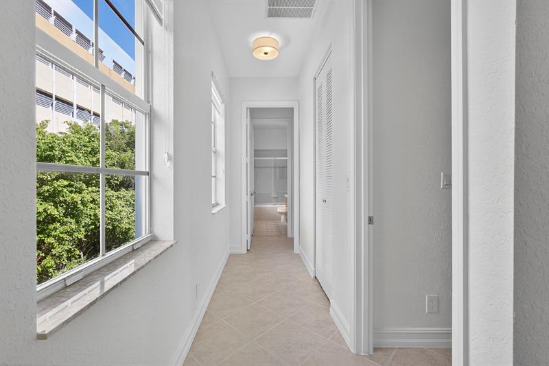 Image 41 of 75 For 709 N St  