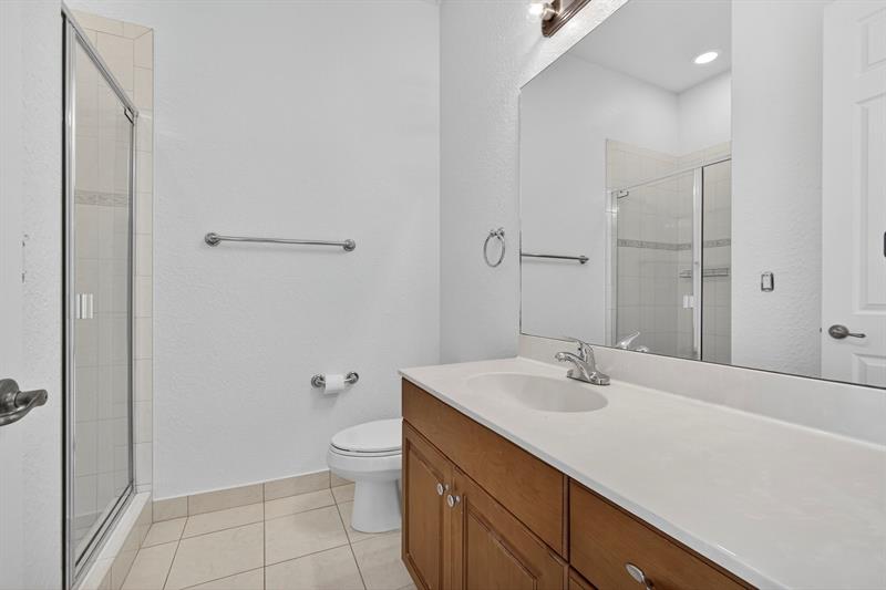 Image 43 of 75 For 709 N St  