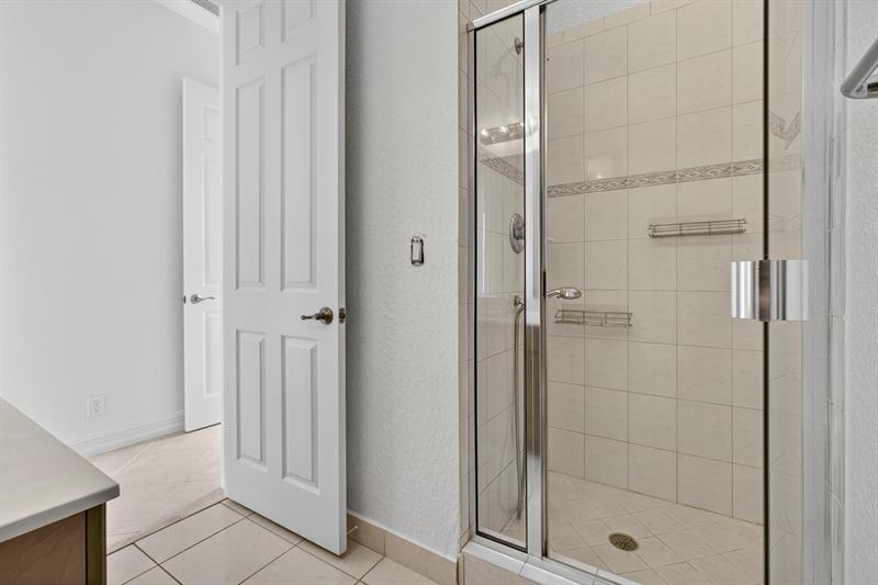 Image 44 of 75 For 709 N St  