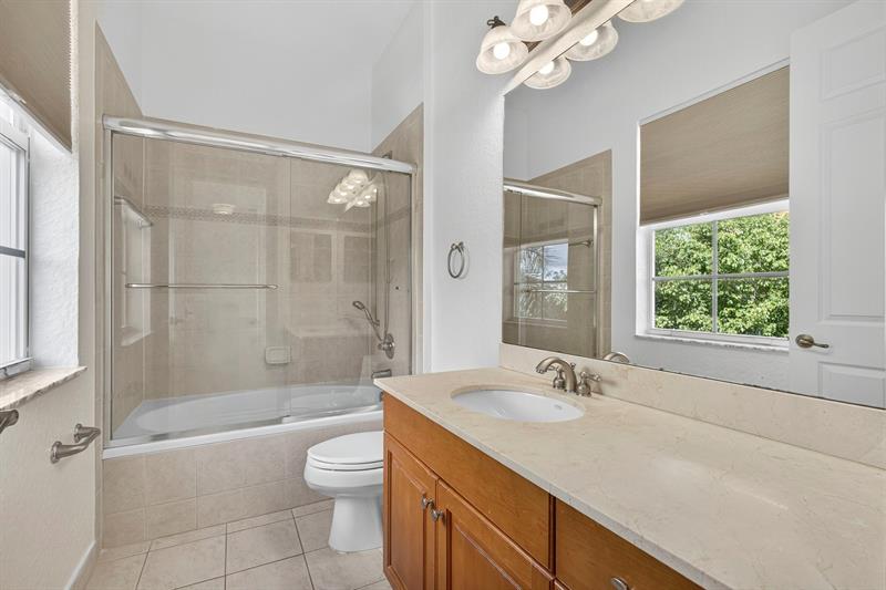 Image 48 of 75 For 709 N St  