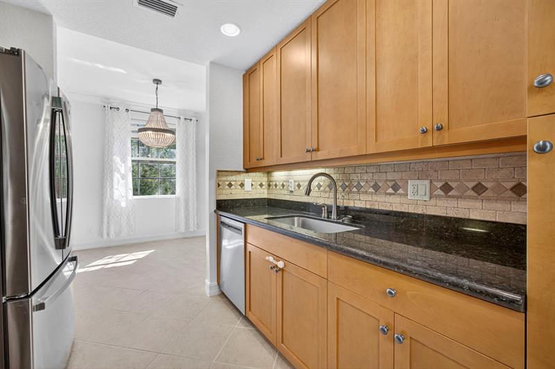 Image 5 of 75 For 709 N St  