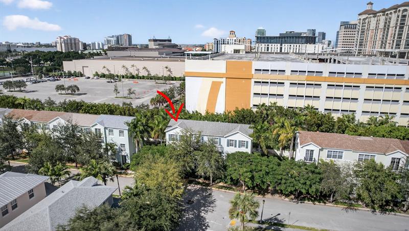 Image 54 of 75 For 709 N St  