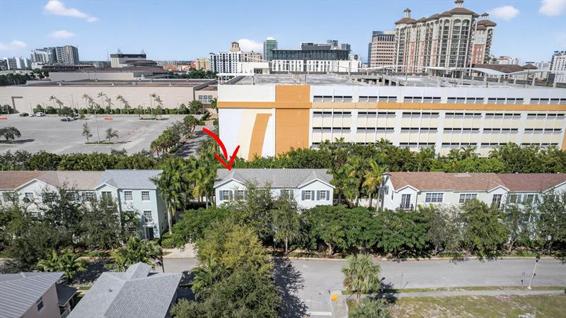 Image 55 of 75 For 709 N St  