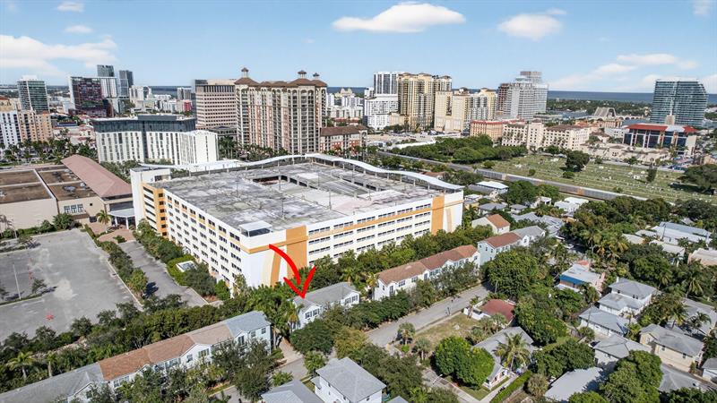 Image 58 of 75 For 709 N St  