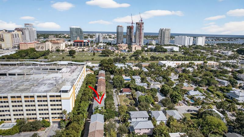 Image 59 of 75 For 709 N St  