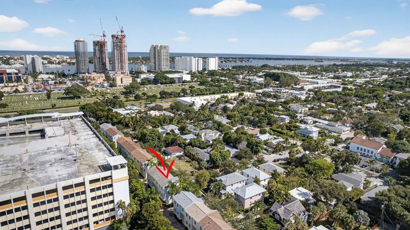 Image 60 of 75 For 709 N St  