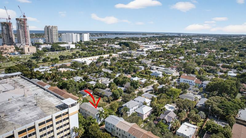 Image 61 of 75 For 709 N St  