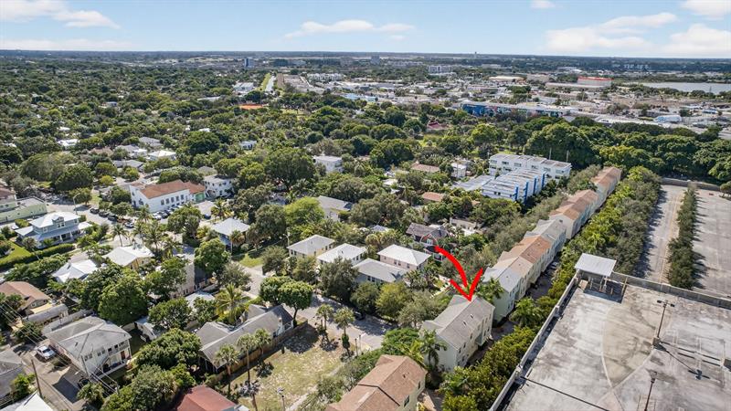 Image 62 of 75 For 709 N St  