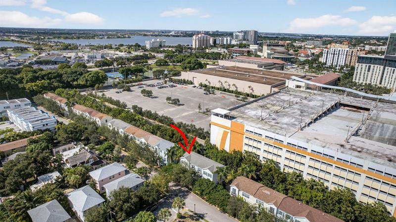 Image 64 of 75 For 709 N St  