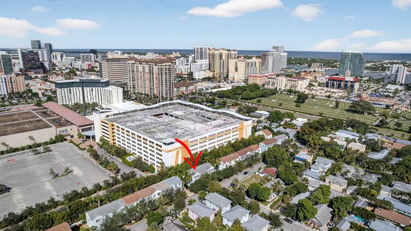 Image 65 of 75 For 709 N St  