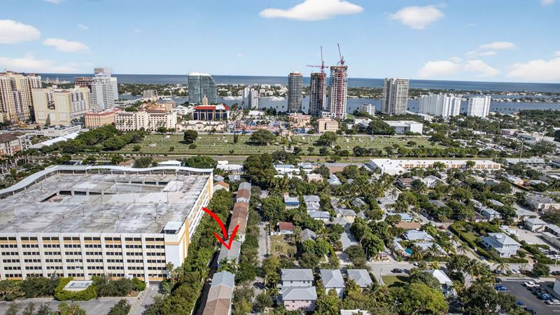 Image 66 of 75 For 709 N St  