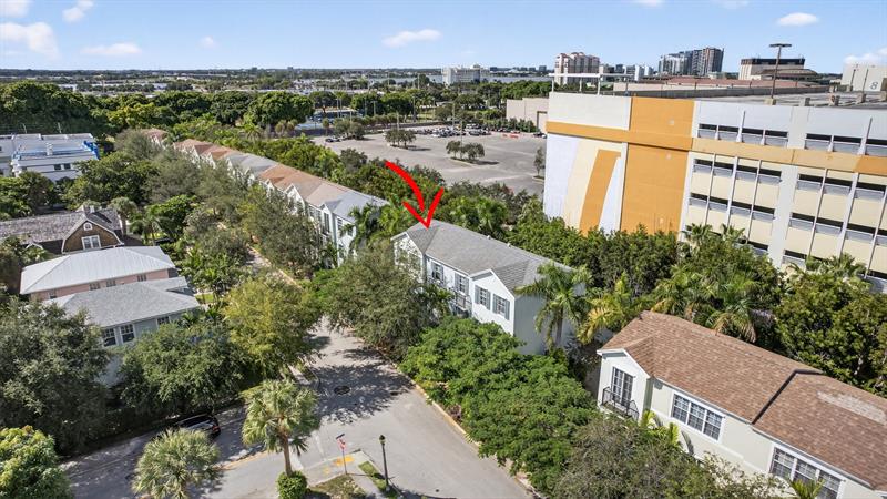 Image 69 of 75 For 709 N St  