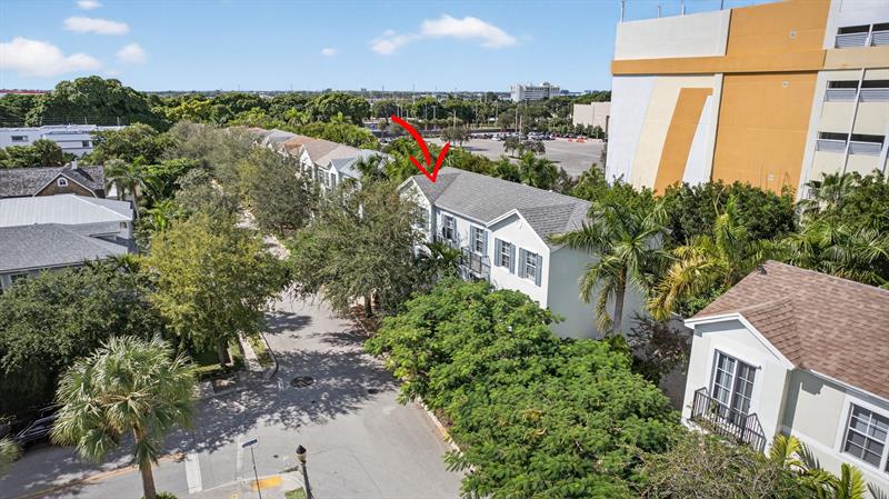 Image 70 of 75 For 709 N St  