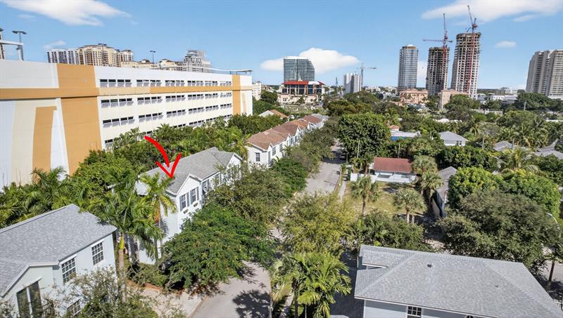 Image 71 of 75 For 709 N St  