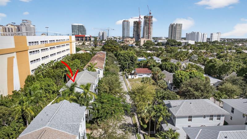 Image 72 of 75 For 709 N St  