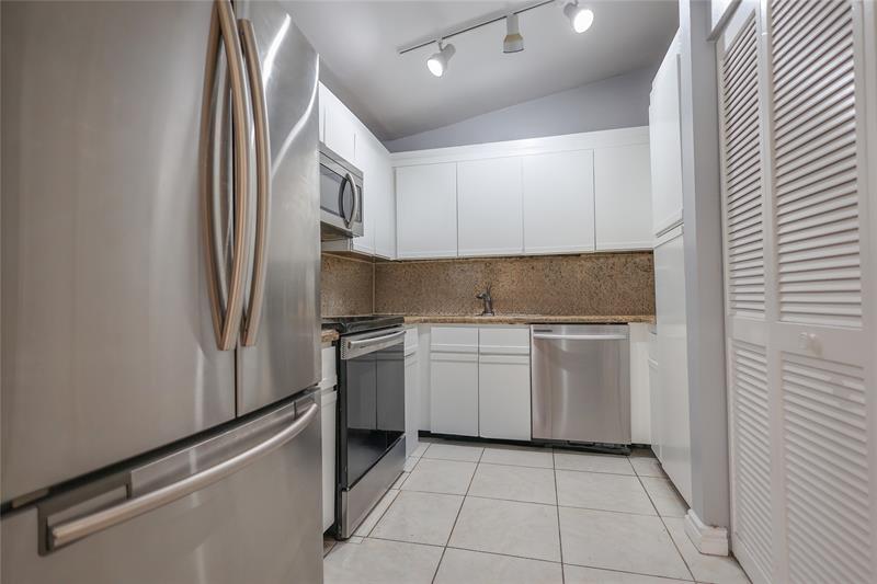 Image 7 of 25 For 8725 Shadow Wood Blvd  312