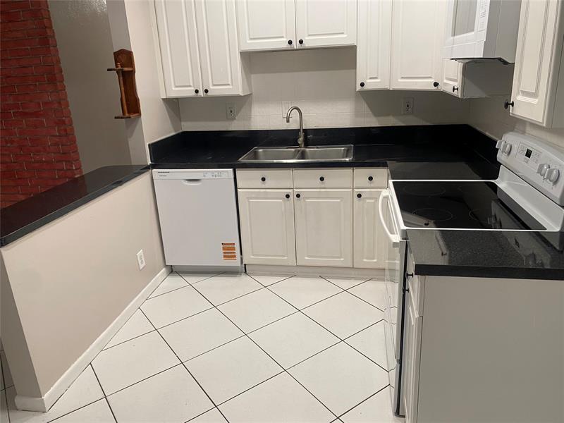 Image 4 of 27 For 6152 2nd St  