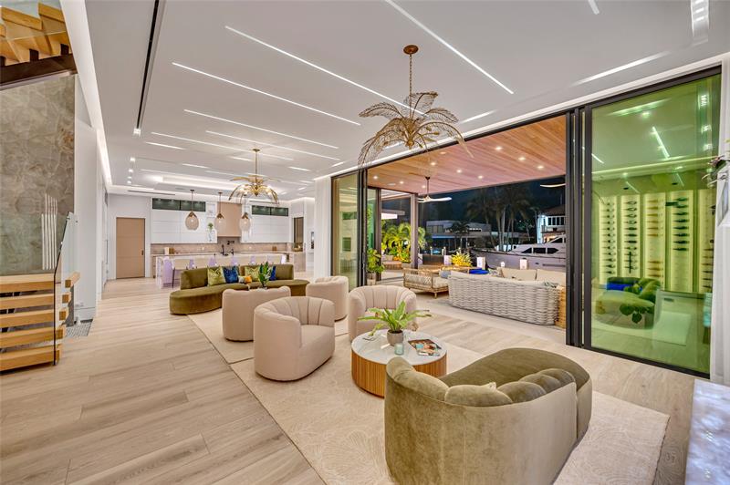 Image 13 of 69 For 408 Coral Way