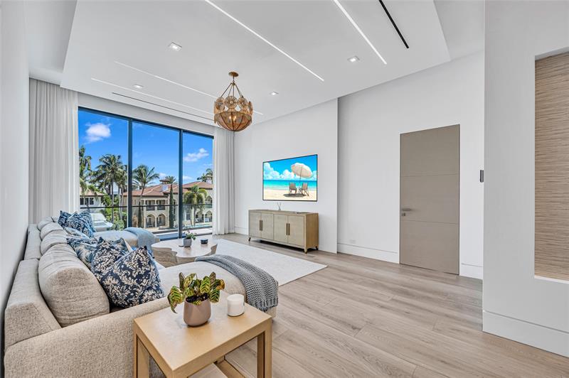 Image 32 of 69 For 408 Coral Way