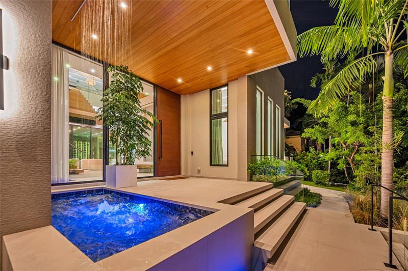 Image 4 of 69 For 408 Coral Way