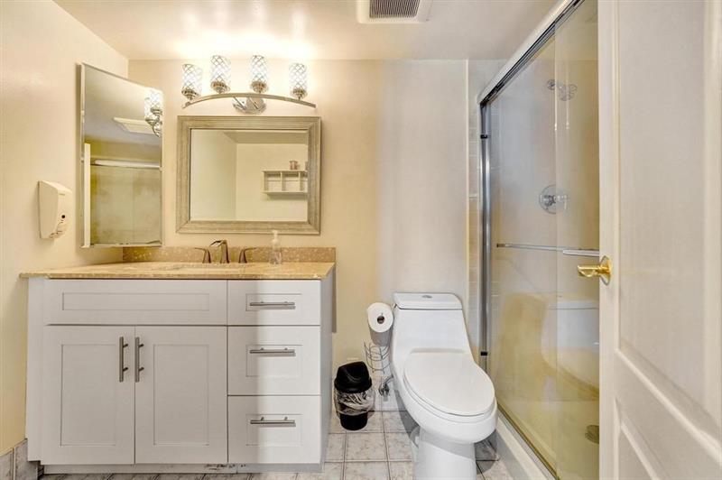 Image 16 of 42 For 100 Golden Isles Dr  815