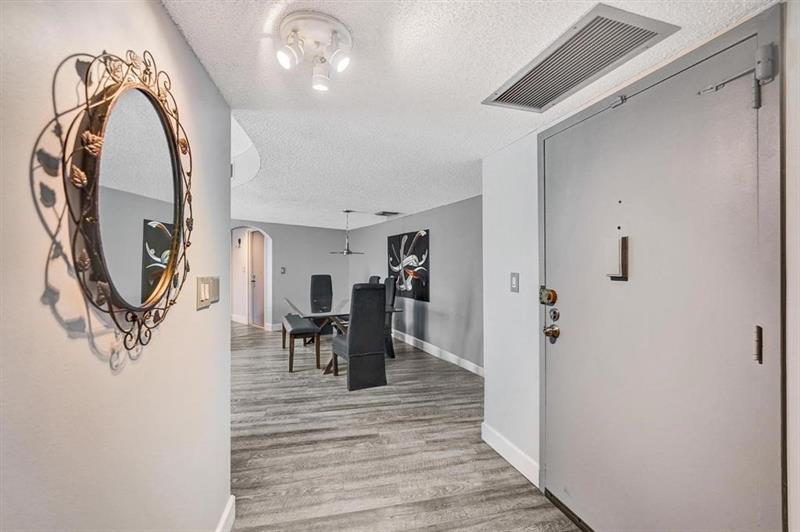 Image 18 of 42 For 100 Golden Isles Dr  815