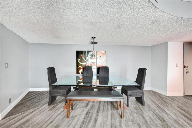 Image 19 of 42 For 100 Golden Isles Dr  815