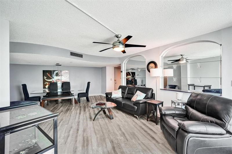 Image 24 of 42 For 100 Golden Isles Dr  815