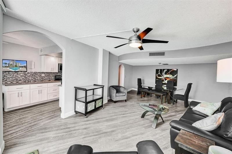 Image 25 of 42 For 100 Golden Isles Dr  815