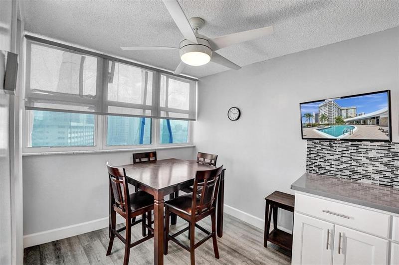 Image 27 of 42 For 100 Golden Isles Dr  815