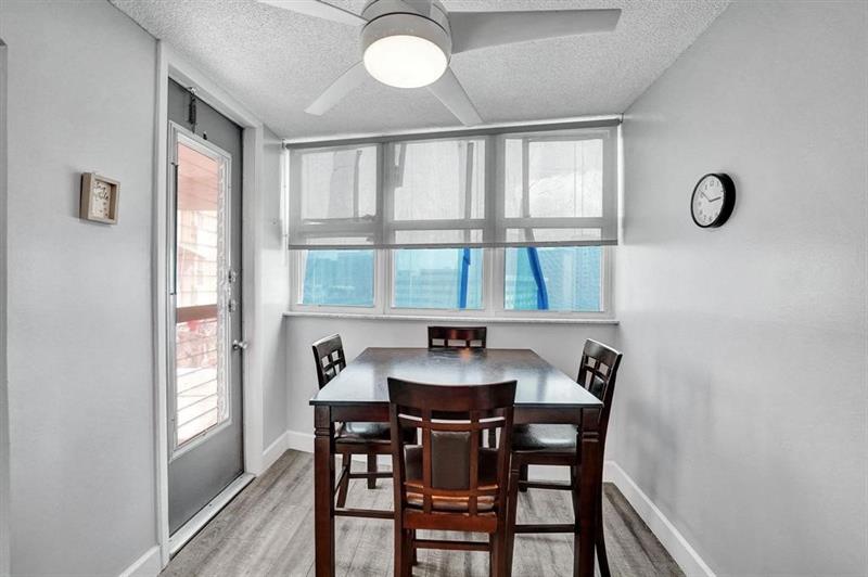 Image 28 of 42 For 100 Golden Isles Dr  815