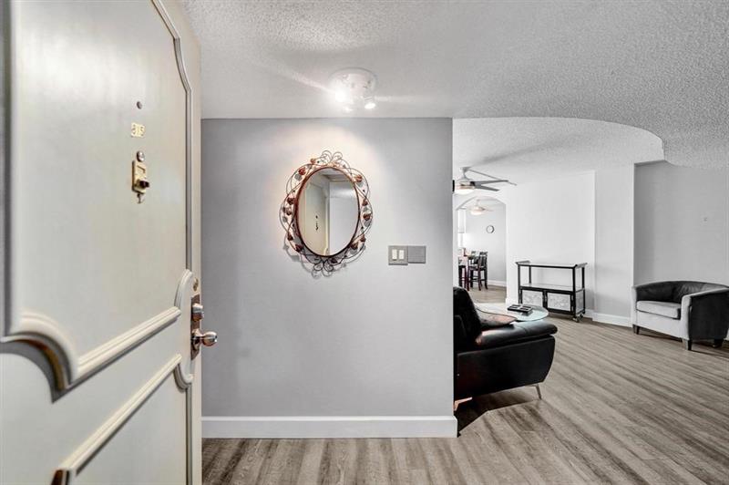 Image 3 of 42 For 100 Golden Isles Dr  815