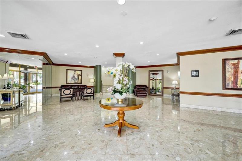 Image 33 of 42 For 100 Golden Isles Dr  815