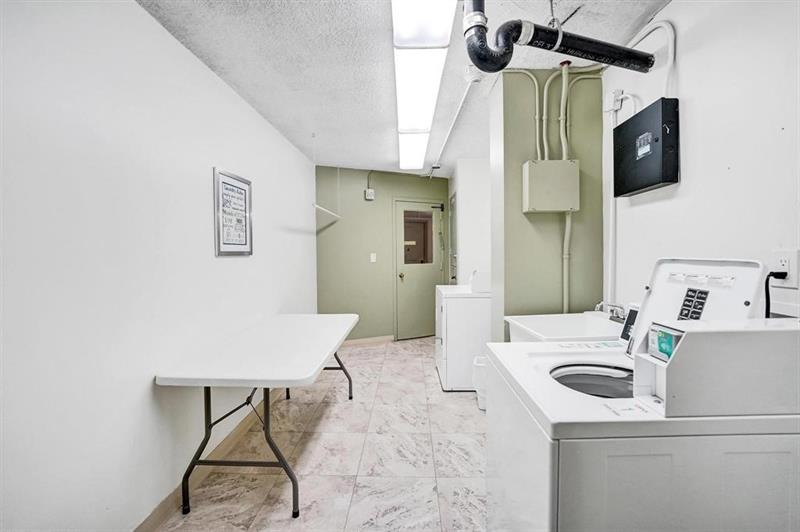 Image 37 of 42 For 100 Golden Isles Dr  815