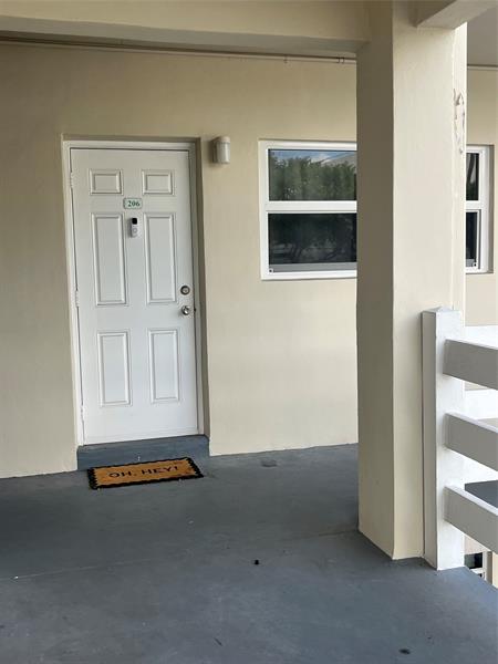 Image 3 of 14 For 2100 Diana Dr  206