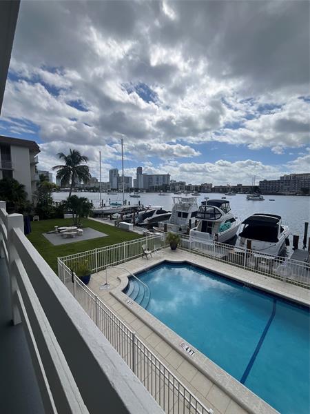 Image 6 of 14 For 2100 Diana Dr  206
