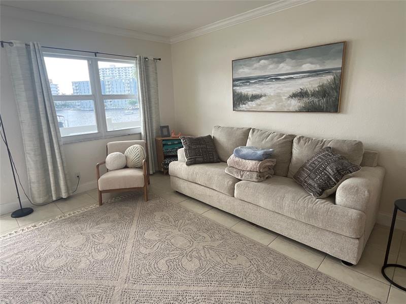 Image 7 of 14 For 2100 Diana Dr  206