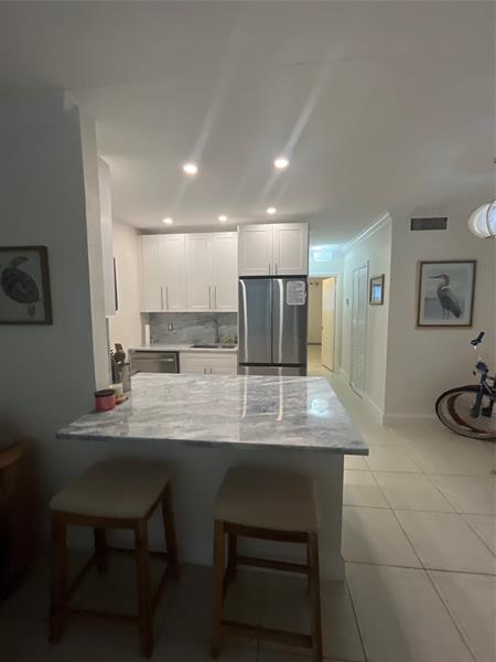 Image 8 of 14 For 2100 Diana Dr  206