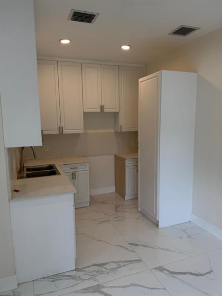 Image 6 of 27 For 6410 Miami Ct